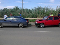 В Волгодонске пьяный водитель «девятки» влетел в припаркованный автомобиль