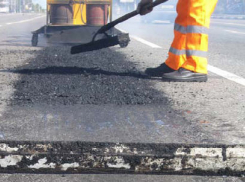 На автодороге Волгодонск-Зимовники продолжаются ремонтные работы