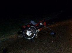 Водитель ЗИЛа сбил парня на раритетном мотоцикле и его пассажира