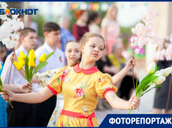 Под песни военных лет волгодонцы закружились в победном вальсе