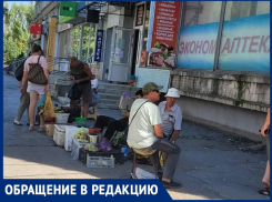 «Их разогнали, а они снова вернулись!»: торговцы устроили базар под окнами дома Морская, 64