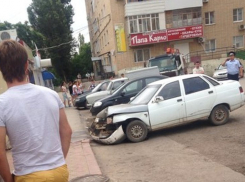 В Волгодонске «ВАЗ-2110» врезался  в продуктовый магазин