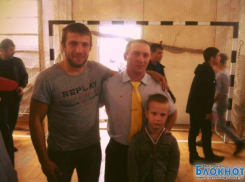 В Волгодонск приехало первое золото с турнира по вольной борьбе