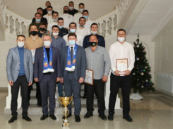 Виктор Мельников наградил футболистов клуба «Волгодонск» за победу в областном первенстве