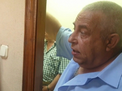Позор, деньги платим, а ремонта нет: десятки рассерженных волгодонцев пришли на встречу с руководством Фонда капремонта