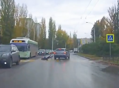 Выбежавшую из-за потока машин школьницу сбили на «зебре» в Волгодонске 