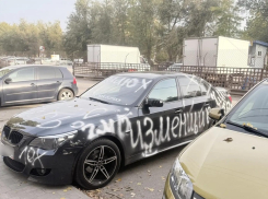 Шлюх, тварь, изменщик: в Волгодонске автомобиль пострадал от женской ревности 