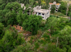 Заброшенную военную базу под Волгодонском с высоты птичьего полета сняли на видео