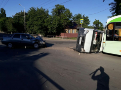 Свидетелей ДТП с маршруткой разыскивает ГИБДД
