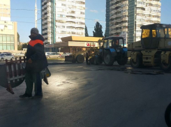 На проспекте Курчатова начали укладывать асфальт