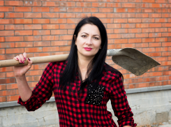 Бесстрашная девушка с лопатой Валентина Ульянова в финале конкурса «Королева Пляжа»