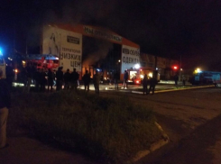 Два этажа магазина «Территория низких цен» сгорели в Волгодонске