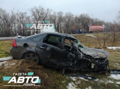 Две машины разворотило после лобового столкновения под Волгодонском