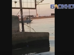 Волгодонец снял на видео рыбака, ставящего сети на заливе