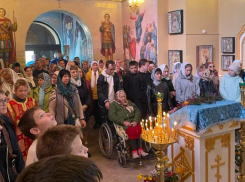 Праздничное богослужение, Крестный ход, казачьи забавы и шермиции: как прошел праздник Покрова в хуторе Потапов