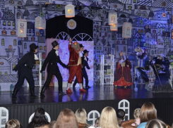 Театру Волгодонска добавят  яркие цвета на сцене