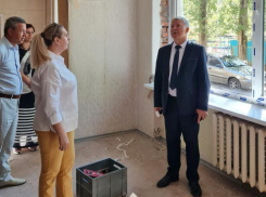 С ходом капитального ремонта центральной детской библиотеки ознакомился глава администрации