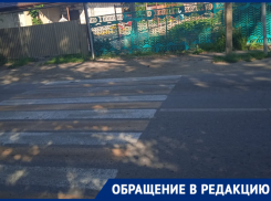 «Наши дети идут прямиком в грязь»: жители Красного Яра просят перенести пешеходный переход возле школы