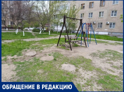 Детская площадка во дворе дома Курчатова 27/1 превратилась  в зону повышенной опасности 