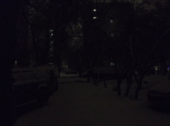 В Волгодонске строители поспешили встретить Новый год и забыли поставить фонарный столб