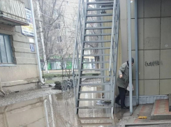 Огромная лужа на Морской оказалась в ведении управляющей компании «Чайка»