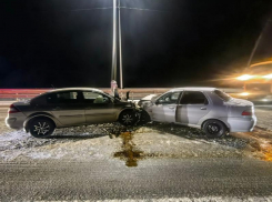 Молодой водитель въехал прямо в лоб машине с ребенком на дороге Ростов — Волгодонск