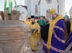 Епископ Волгодонский и Сальский Корнилий совершил чин освящения колокола, креста и купола