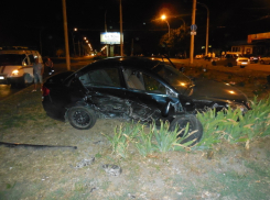 В Волгодонске в районе Комсомольской площади «Hyundai» протаранил такси — 19-летняя пассажирка «Vortex» доставлена в больницу (ФОТО)