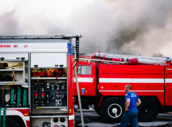 В Волгодонске сгорел комбайн за городской свалкой