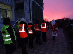«Родительский патруль» вместе с Дедом Морозом вышли на дороги Волгодонска 