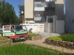 Памятник Горькому станет чище и светлее