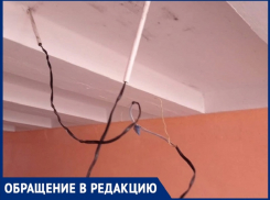 «Провода оголенные висят»: вандалы украли светильник с подземного перехода у рынка