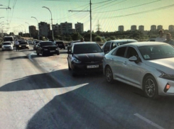 Массовое ДТП произошло на путепроводе в Волгодонске