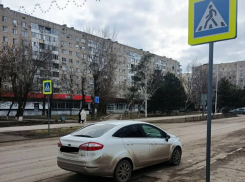 За парковку на пешеходном переходе привлекли к ответственности автоледи из Волгодонска