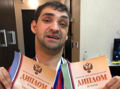 Волгодонец Магомед Холухоев занял 5 призовых мест на «особенном» чемпионате России по плаванию