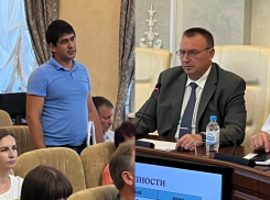 «Так держать!»: Юрий Мариненко похвалил после доклада о работе Водоканала главного технолога Илью Лаптева