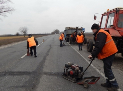 Трассу Волгодонск - Ростов отремонтируют помаленьку и потихоньку