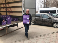 Представители армянской общины доставили гуманитарную помощь беженцам из Донбасса 