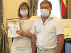 За вклад в развитие Волгодонска представители социальной сферы получили юбилейные медали 