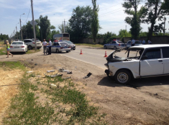 В Волгодонске на улице Степной столкнулись «ВАЗ 2107» и «Toyota»