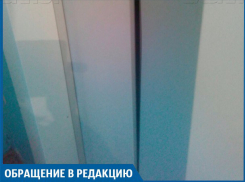 Пожилые люди и инвалид без ног вынуждены ежедневно преодолевать множество лестничных пролетов из-за сломанного лифта