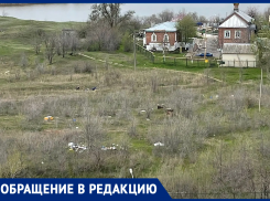 Горы мусора уже 3 месяца лежат перед Свято-Троицким храмом: жители в ярости от бездействия коммунальщиков 