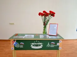 «Парта Героя» в память о выпускнике: в волгодонском техникуме увековечили память Павла Зенкина  