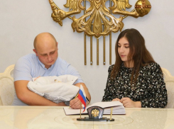 В Волгодонске зарегистрировали тысячного по счету новорожденного с начала года 