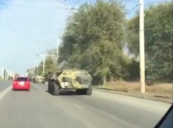Колонна военной техники, проехавшая по Волгодонску, удивила автомобилистов 