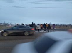 В Волгодонске ДТП на путепроводе парализовало движение общественного транспорта