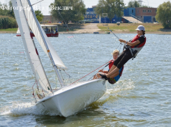   В Волгодонске на заливе возле ТРЦ прошла парусная регата памяти Николая Никифорова