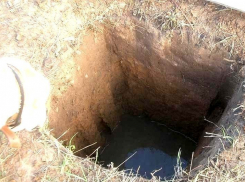 Мужчина утонул в выгребной яме возле агентства ритуальных услуг в Цимлянске