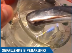 Засасывающий воду из стакана кран заснял на видео волгодонец