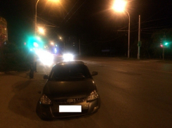 В Волгодонске возле «Казымова» парень на «Приоре» сбил 23-летнюю девушку